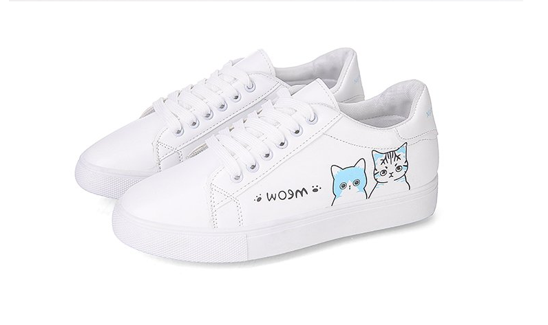 Flache Schuhe, Katzenschuhe, weiße Sneaker