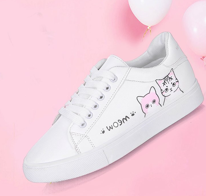 Flache Schuhe, Katzenschuhe, weiße Sneaker