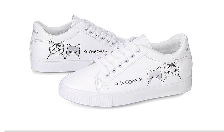 Flache Schuhe, Katzenschuhe, weiße Sneaker