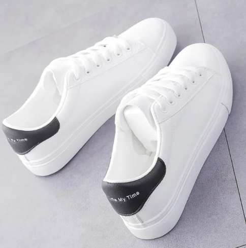 Flache Schuhe, Katzenschuhe, weiße Sneaker