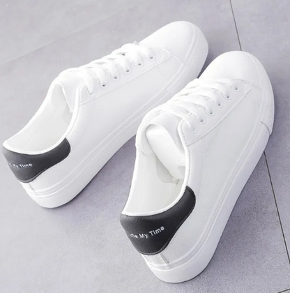 Flache Schuhe, Katzenschuhe, weiße Sneaker